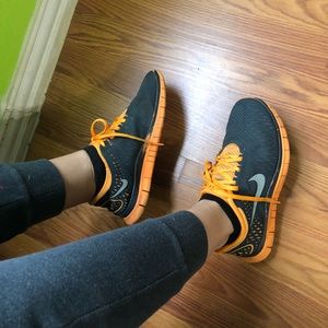 Nike tennis shoes free 4.0 V2